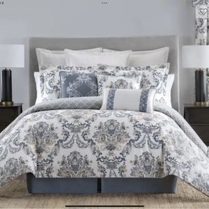 Rose Tree Jillian Azul Quilted 100% Cotton Euro Sham 26”x26” Off White New